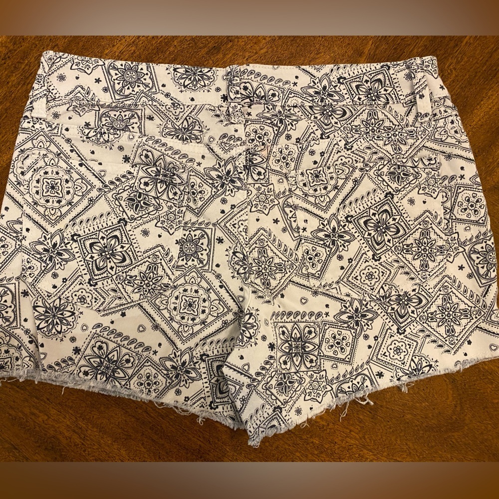 Bandana Print Denim Shorts - Picture 2 of 3